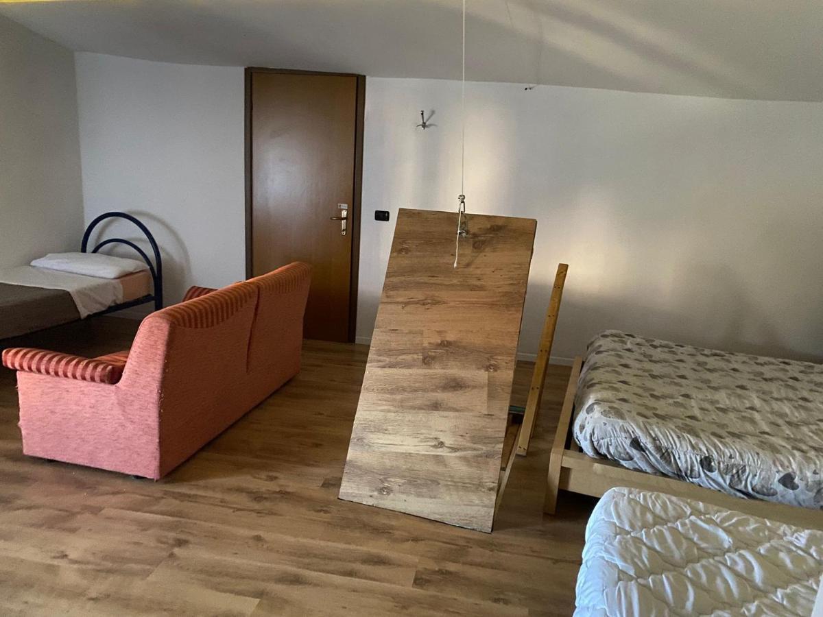 Lovely 1 Room Bedroom Loft, 20 Mins To Bgy Airport Pradalunga Exteriér fotografie