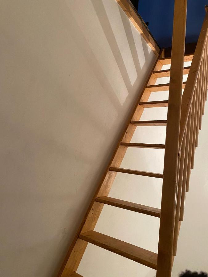 Lovely 1 Room Bedroom Loft, 20 Mins To Bgy Airport Pradalunga Exteriér fotografie
